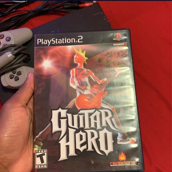 Ps2 used in good condition works like new, comes with 2 games and 1 controller
